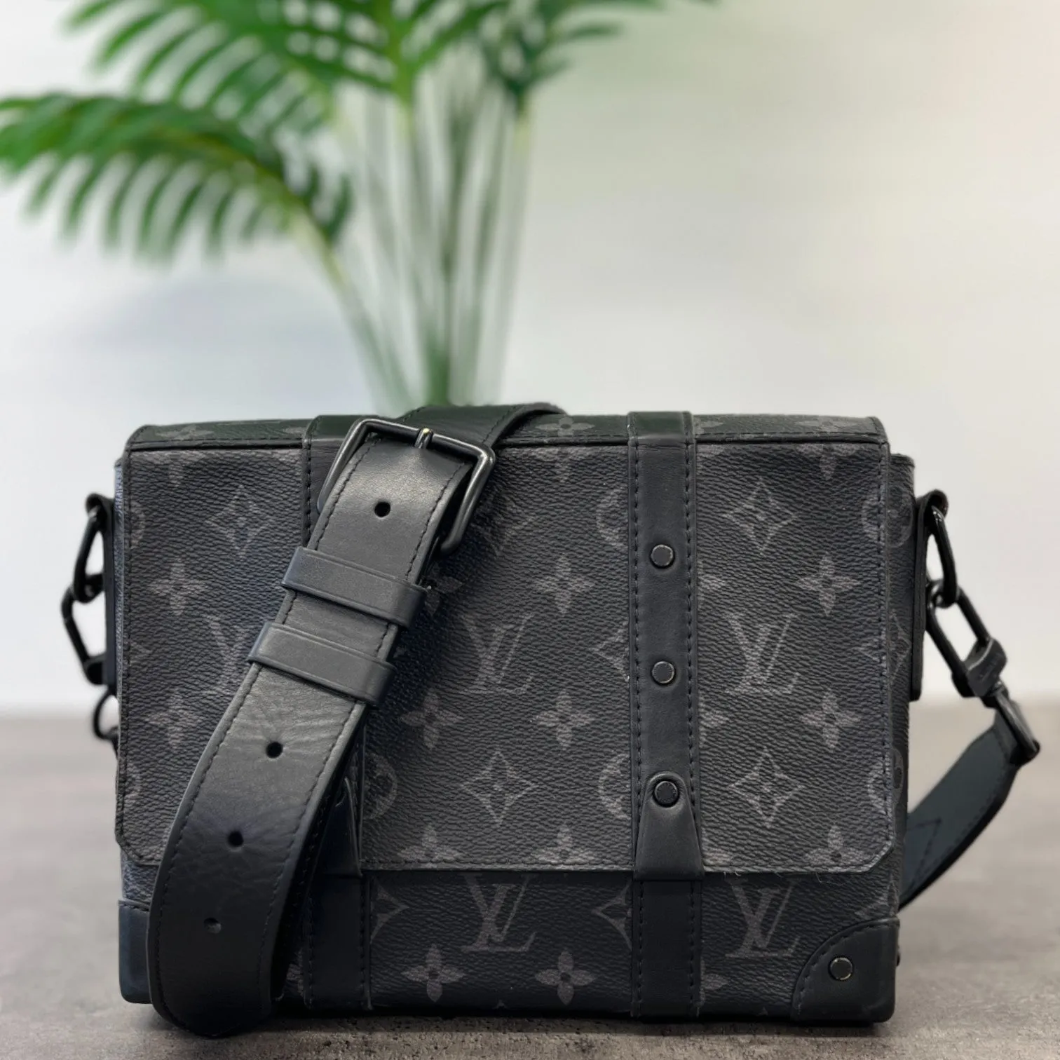 Men's Monogram Eclipse Trunk Messenger Bag Black