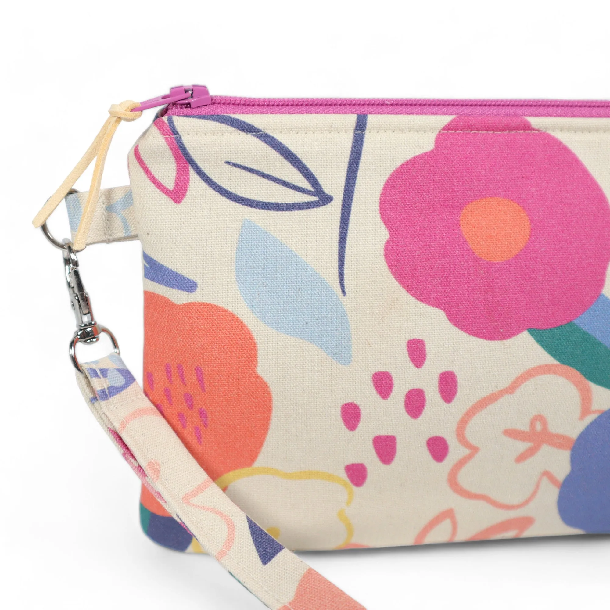 Wristlet Sewing Kit - Bold Floral