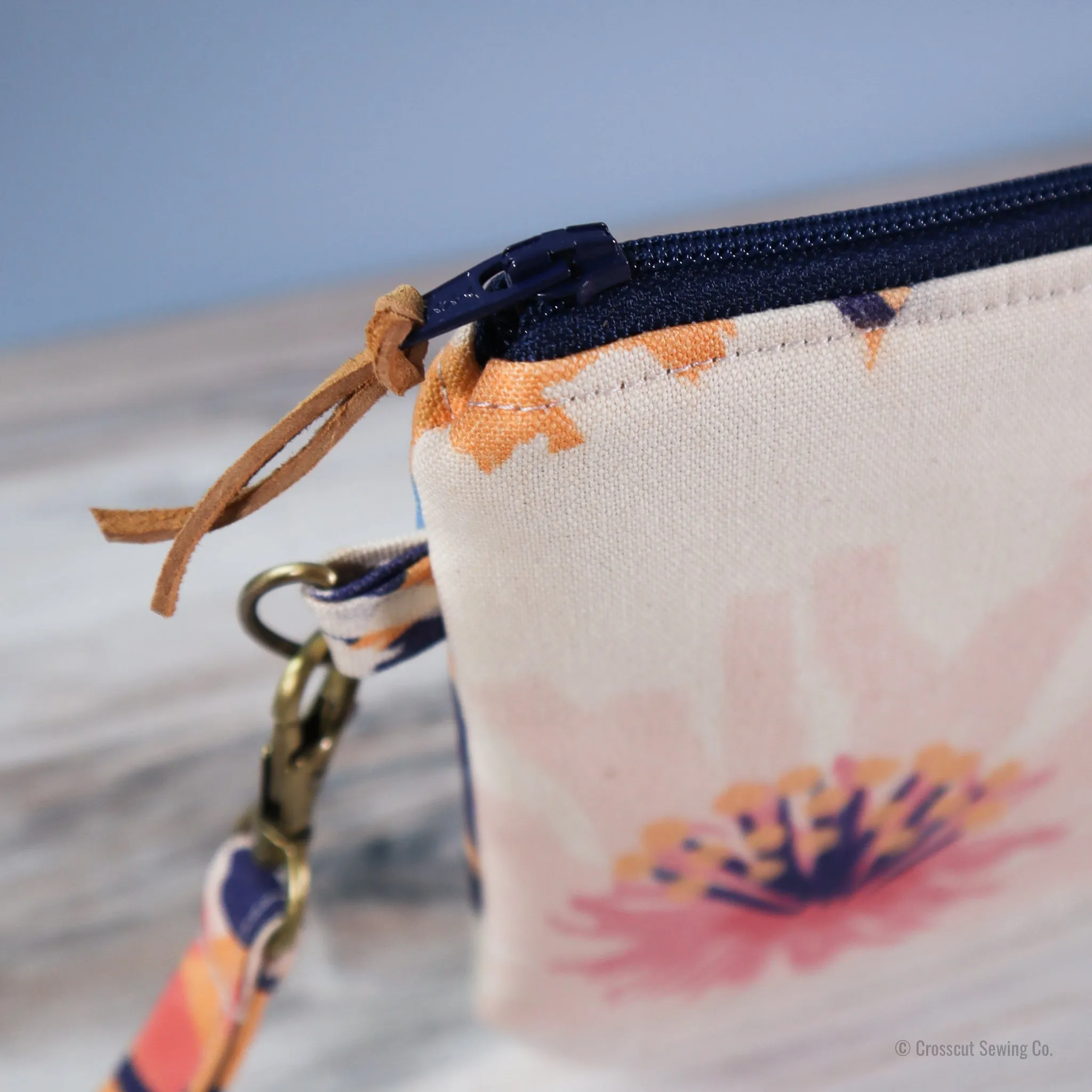 Wristlet Sewing Kit - Dahlia Gold