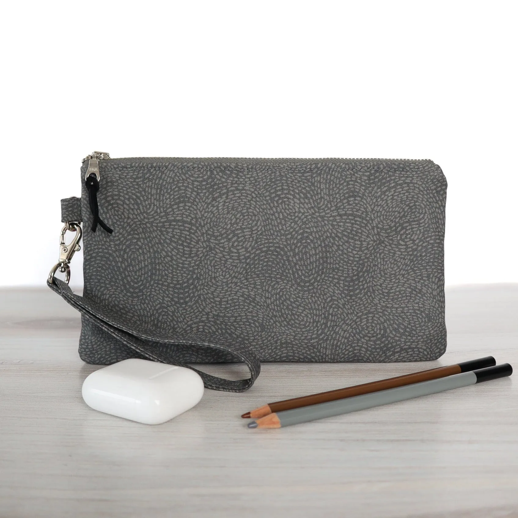 Wristlet Sewing Kit - Waved Charcoal