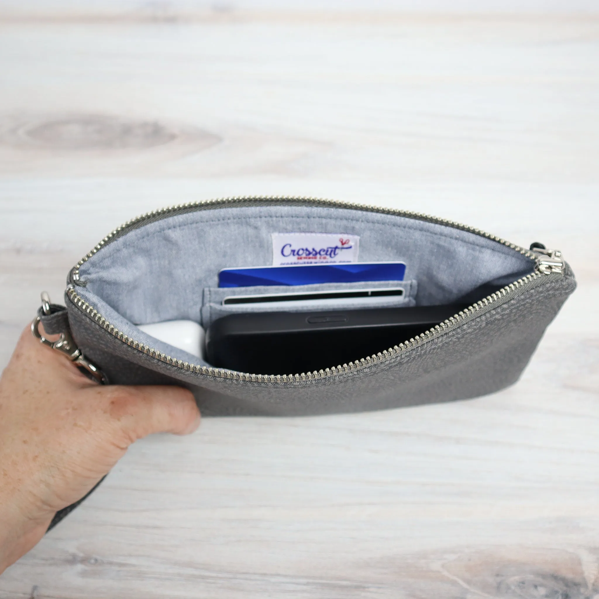 Wristlet Sewing Kit - Waved Charcoal